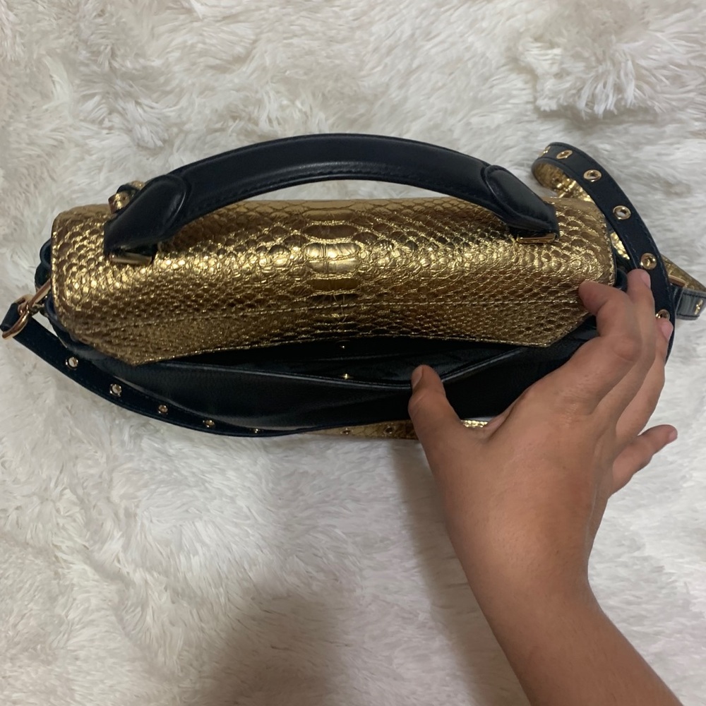 Michael kors metallic gold and black crossbody - Picture 9 of 9